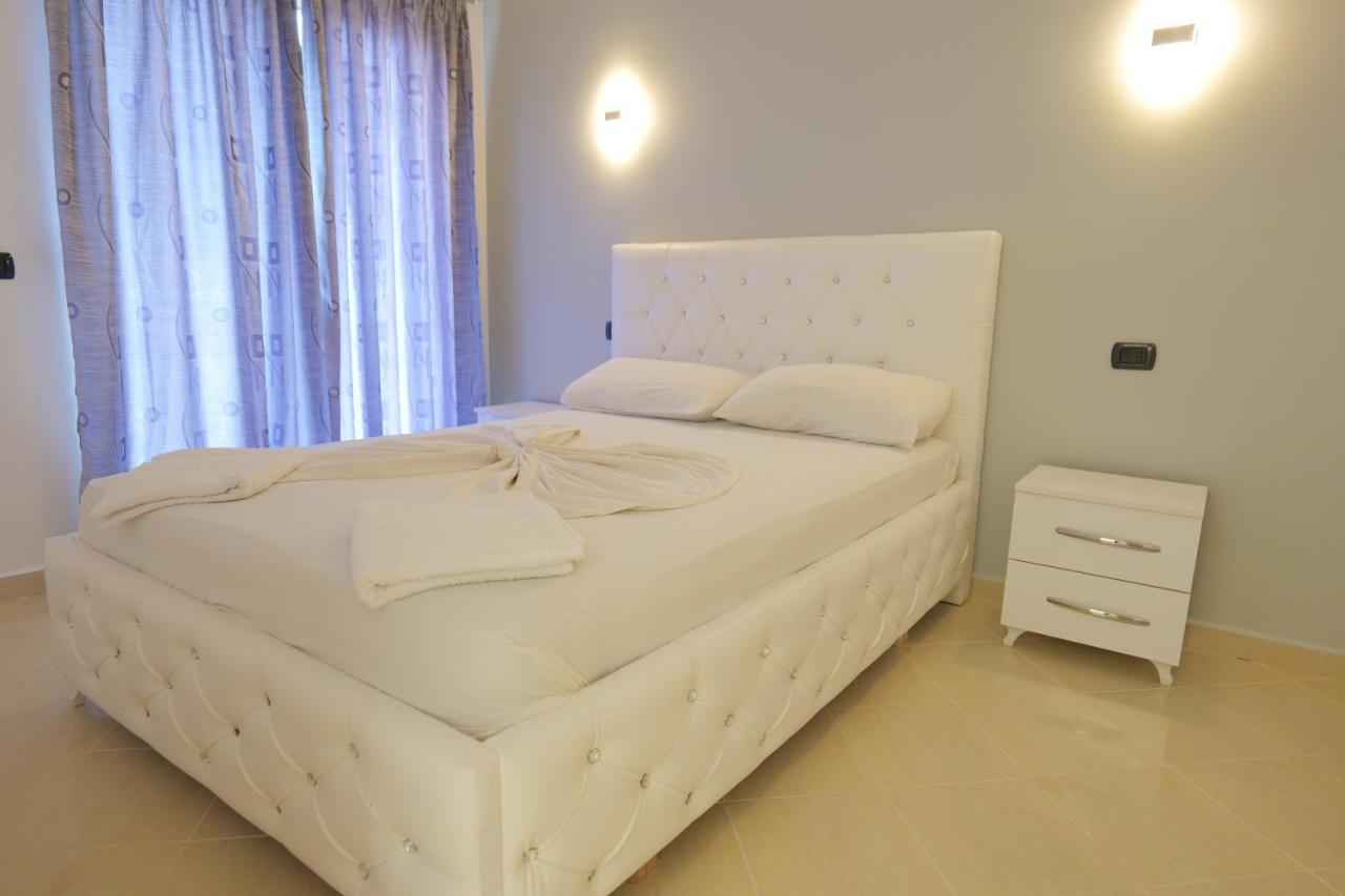 Hotel Dior Sarandë Exterior foto